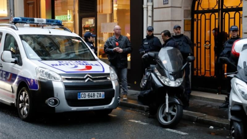 Nach der Louvre-Attacke durchsuchten Beamte die Wohnung des Verdächtigen. (Bild: AFP)