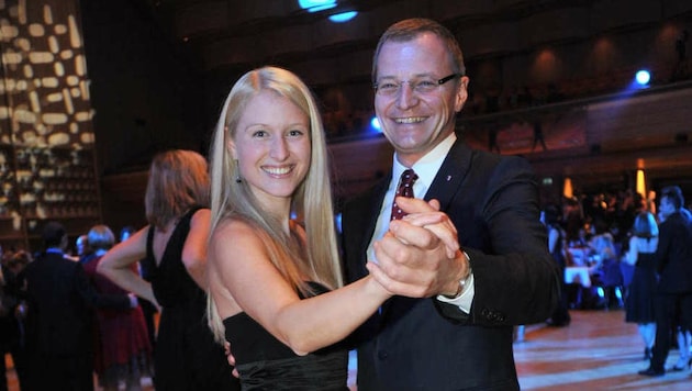 2011 tanzte Thomas Stelzer mit Christine Haberlander am â01ELetâ019s Danceâ01C-Ball - bald in der Regierung? (Bild: Horst Einöder)