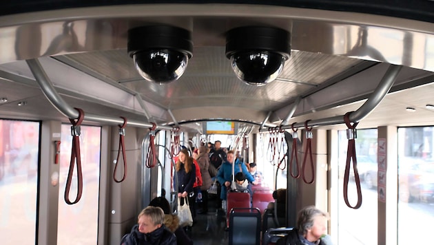 Nur 29 Trams von insgesamt 175 Linzer Öffi-Fahrzeugen sind derzeit videoüberwacht (Bild: Horst Einöder)