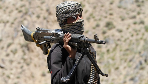 Egy tálib harcos (Bild: AP)