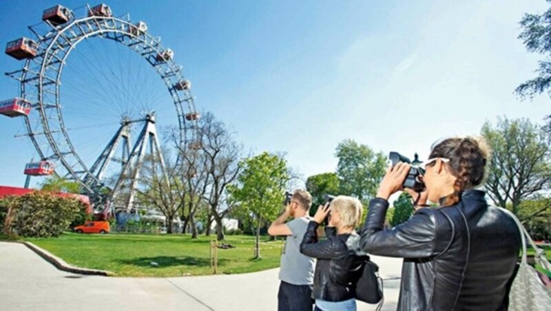 Ist immer ein dankbares Fotomotiv: das Riesenrad (Bild: Reinhard Holl)