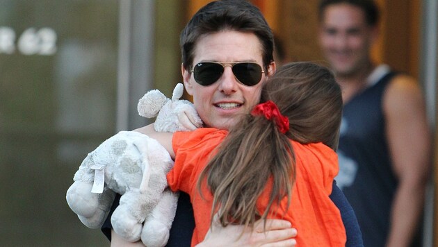 Tom Cruise mit Tochter Suri (Bild: AP)
