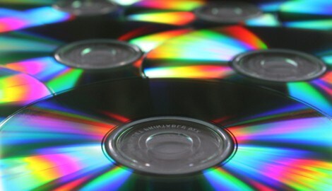 Bei Musik und Filmen früher Usus, wurden optische Datenträger von Streams und Downloads verdrängt. Doch sie sind widerstandsfähig und ideal für die Langzeitarchivierung geeignet. (Bild: flickr.com/mlange_b)