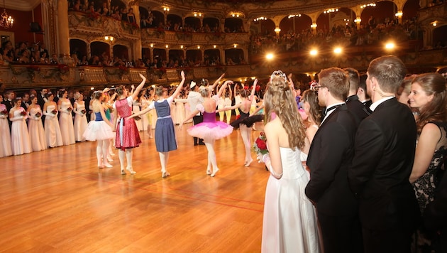 Auch die jungen Balletttänzerinnen hatten ihren Auftritt (Bild: Sepp Pail)