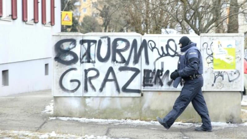 Anti-Terror-Einsatz in Graz (Bild: APA/ERWIN SCHERIAU)