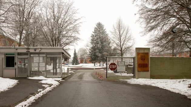Der Eingang zur Staufer-Kaserne Pfullendorf (Bild: Bundeswehr/Michael Frick)