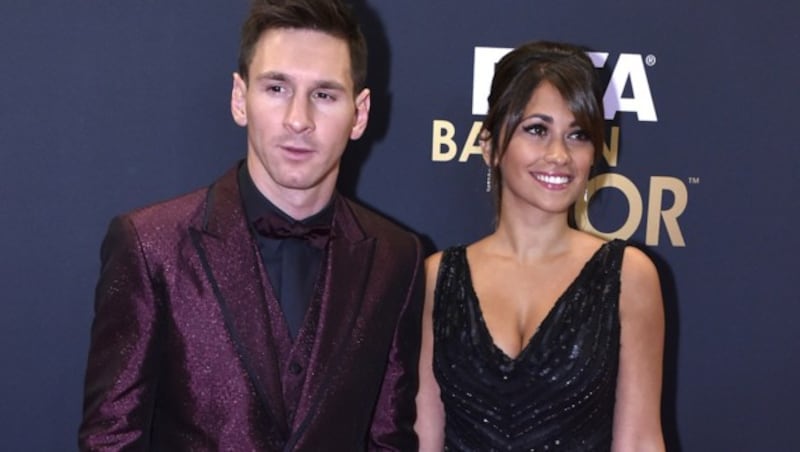 Lionel Messi und seine Verlobte Antonella Roccuzzo (Bild: AFP)