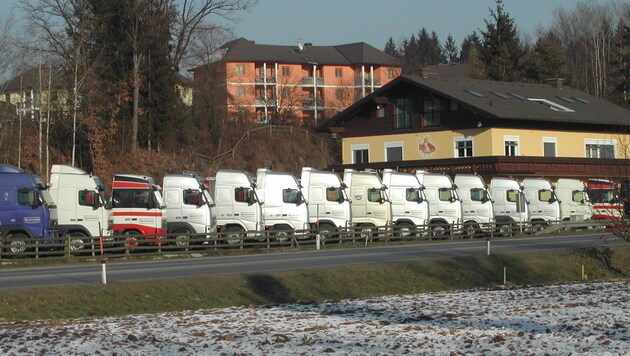 Das renommierte Transportunternehmen verwendet seit jeher die Wunschkennzeichen für die Lkw-Flotte. (Bild: Firma Kollitsch)