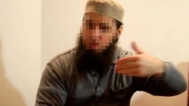 Der zu 20 Jahren Gefängnis verurteilte Islamist Mirsad O. bei einer seiner Hasspredigten in Wien. Der gebürtige Bosnier hatte in Österreich ein grenzüberschreitendes Dschihadisten-Netzwerk aufgebaut. (Bild: Social Media)