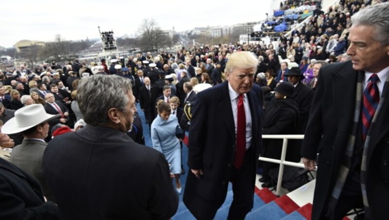 Bei der Inauguration ihres Mannes hält Melania Trump sich im Hintergrund. (Bild: AFP)