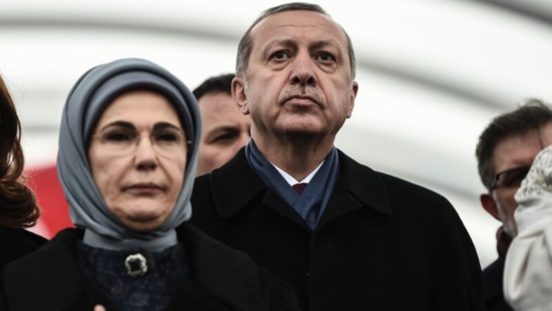 Staatspräsident Erdogan mit seiner Frau Emine (Bild: AFP)