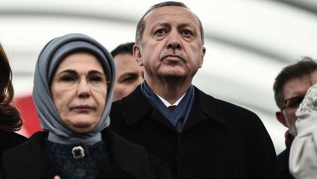 Der türkische Präsident und seine Frau sind nach eigenen Angaben positiv auf das Coronavirus getestet worden. (Bild: AFP)