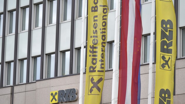 Fusion Raiffeisen Zentralbank (RZB) und Raiffeisen Bank International AG (RBI) ist fix. (Bild: APA/HERBERT NEUBAUER)