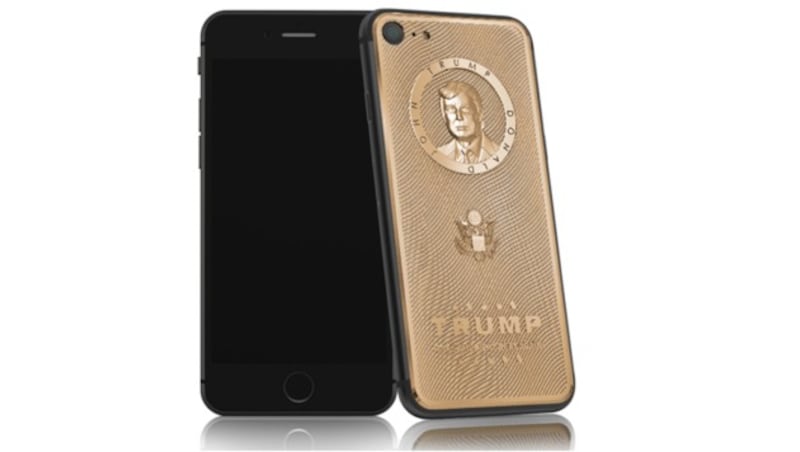 In Russland feiert man Trump mit goldenen iPhones, als Präsidentenhandy sind sie aber wohl tabu. (Bild: Caviar Phone)