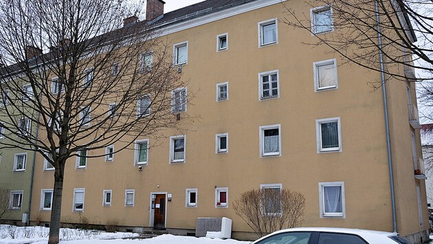In diesem Haus in der Linzer Teuflstraße lag der Tote monatelang. (Bild: Johann Haginger)