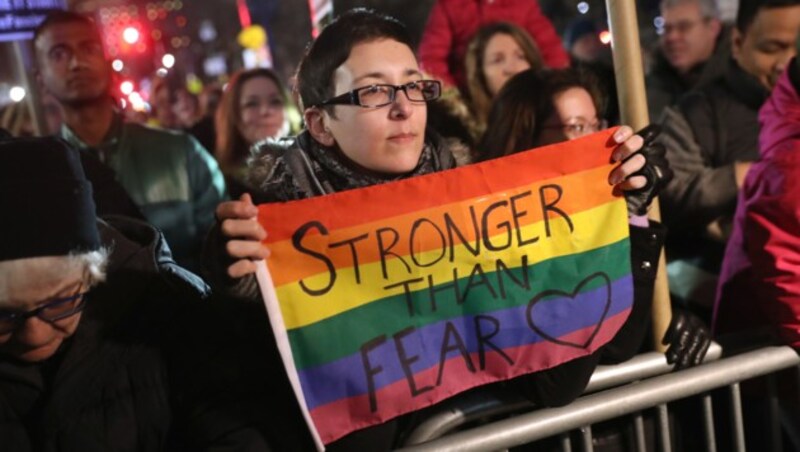 Tausende Menschen versammelten sich in New York, um gegen Donald Trump zu protestieren. (Bild: John Moore/Getty Images/AFP)