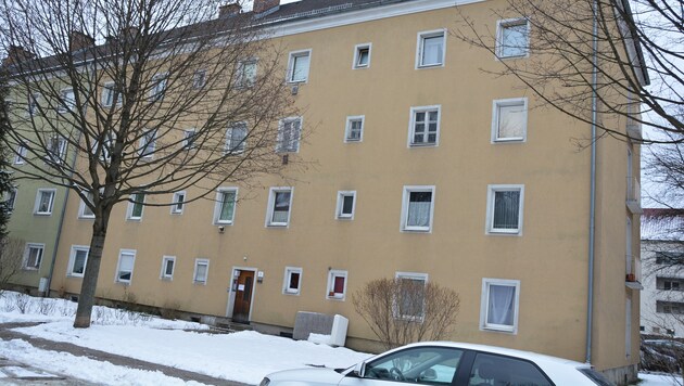 In diesem Haus in Linz starb der 46-Jährige - und wurde über Monate nicht gefunden. (Bild: Johann Haginger)