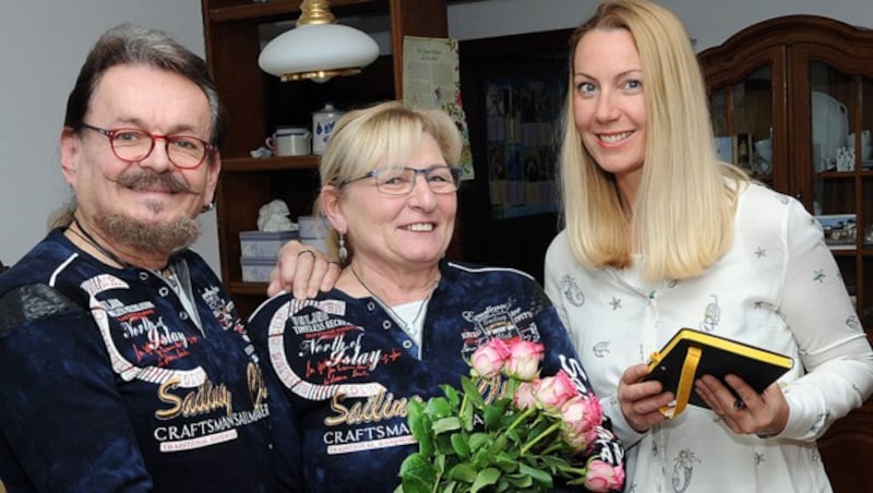 Peter mit Ingrid und "Krone"-Redakteurin Brigitte Quint (Bild: Franz Crepaz)