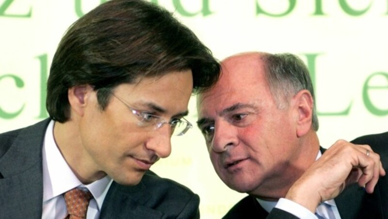 Pröll mit dem damaligen Finanzminister Karl-Heinz Grasser im Jahr 2006 (Bild: APA/GUENTER R. ARTINGER)