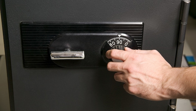 The suspected perpetrator took two well-filled safes with him. (Bild: thinkstockphotos.de)