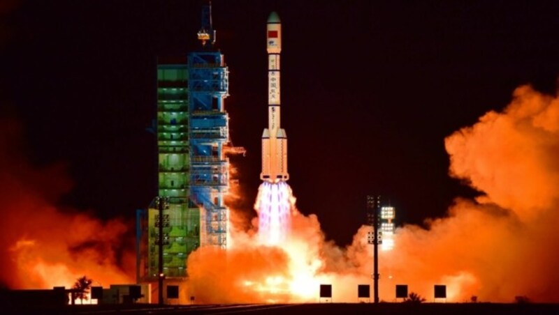 Der Start von "Tiangong-2" an Bord einer Rakete vom Typ "Langer Marsch 2F" (Bild: APA/AFP)