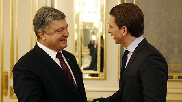 Während seiner Zeit als Außenminister traf der heutige Bundeskanzler Sebastian Kurz (ÖVP) den ukrainischen Ex-Staatspräsidenten Petro Poroschenko. (Bild: APA/AUSSENMINISTERIUM/DRAGAN TATIC)