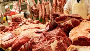 Chinas Behörden wollen künftig Schweinefleisch aus der EU einer Anti-Dumpinguntersuchung unterziehen (Symbolbild). (Bild: APA/Helmut Fohringer)