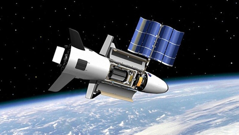 Künstlerische Illustration des Shuttles X-37B im All (Bild: NASA/MSFC)