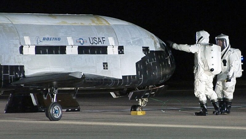 Das Shuttle X-37B nach seiner Landung am 3. Dezember 2010 (Bild: U.S. Air Force/Michael Stonecypher)