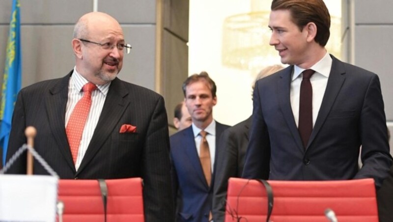 OSZE-Generalsekretär Lamberto Zannier (li.) mit Außenminister Sebastian Kurz (Bild: APA/HELMUT FOHRINGER)