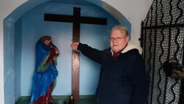 Karl Nowak entdeckte die Schändung seiner Kapelle bereits am 3. Jänner. (Bild: Daniel Scharinger)