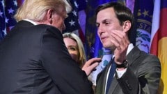 US-Präsident Donald Trump und sein Schwiegersohn Jared Kushner (Bild: APA/AFP/MANDEL NGAN)