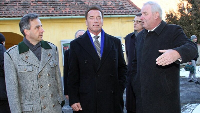 Arnold Schwarzenegger mit dem Grazer Bürgermeister Siegfried Nagl (li.) und LH Hermann Schützenhöfer (Bild: Christian Jauschowetz)