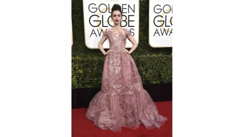 Top: Lily Collins in einer roséfarbigen Robe von Zuhair Murad (Bild: Jordan Strauss/Invision/AP)