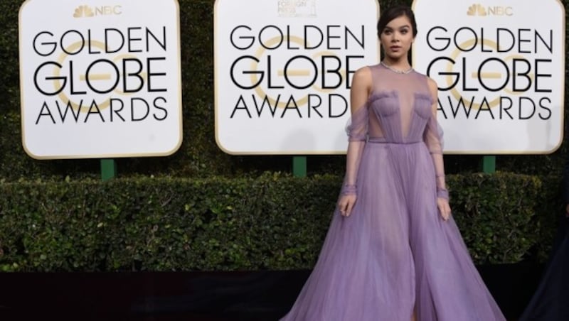 Wow! Hailee Steinfeld in einer fliederfarbenen Robe von Vera Wang (Bild: AFP)