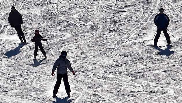 Beim Kauf der Skipässe gab es online Probleme. (Symbolbild) (Bild: EPA)