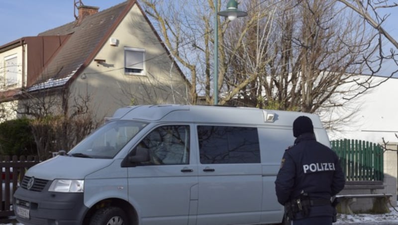 In diesem Haus in Perchtoldsdorf wurden die zwei Leichen gefunden. (Bild: APA/HANS PUNZ)