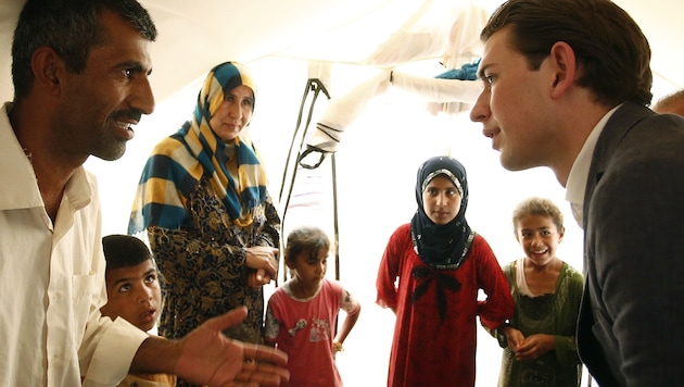 Sebastian Kurz im Gespräch mit Muslimen (Bild: APA/AUSSENMINISTERIUM/DRAGAN TATIC)