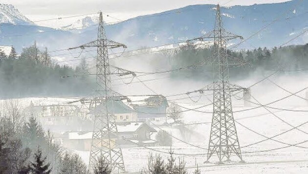 Hässlich, eine Uralt-Technik und gefährlicher Elektro-Smog: Salzburg und seine 380er-Masten (Bild: Markus Tschepp (Symbolbild))