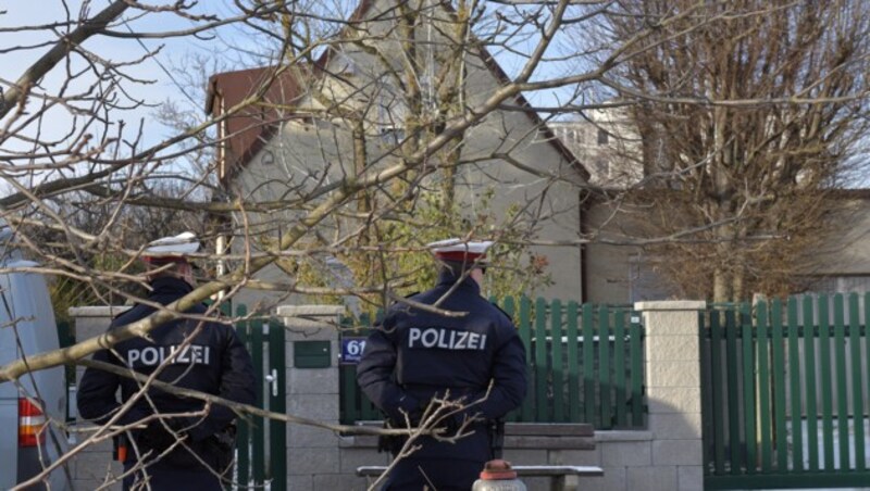 In diesem Haus in Perchtoldsdorf wurden die zwei Leichen gefunden. (Bild: APA/HANS PUNZ)
