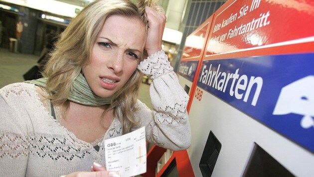 Pendler greifen sich an den Kopf: Im Zuge der Steuerreform könnten Öffi-Tickets bald teurer werden. (Bild: Martin A. Jöchl)
