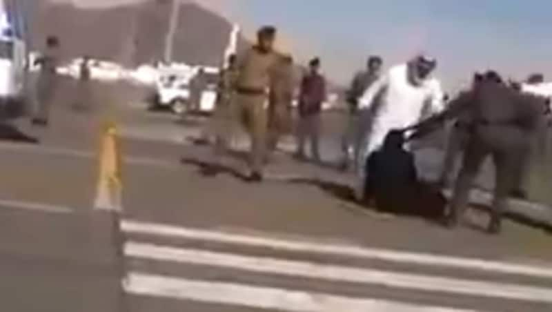 Öffentliche Enthauptung einer Frau in Saudi-Arabien (Bild: Liveleak.com/Theodore Shoebat)