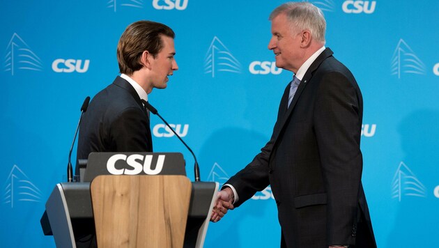 Außenminister Sebastian Kurz mit dem bayrischen Ministerpräsident Horst Seehofer (Bild: APA/dpa/Sven Hoppe)