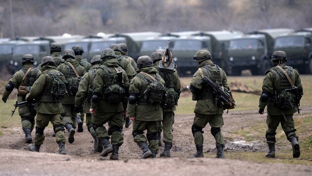 In der Ostukraine bereiten sich die russischen Besatzungstruppen auf Durchbrüche der Ukrainer entlang der Front vor. (Bild: AFP/picturedesk.com/Filippo Monteoforte)