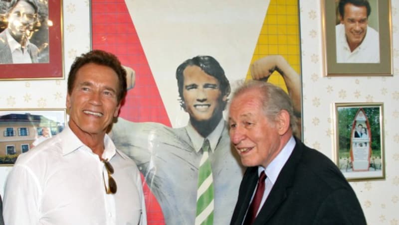 Schwarzenegger und Krainer 2011 im Schwarzenegger-Museum in Thal bei Graz (Bild: APA/ARNIE'S LIFE)