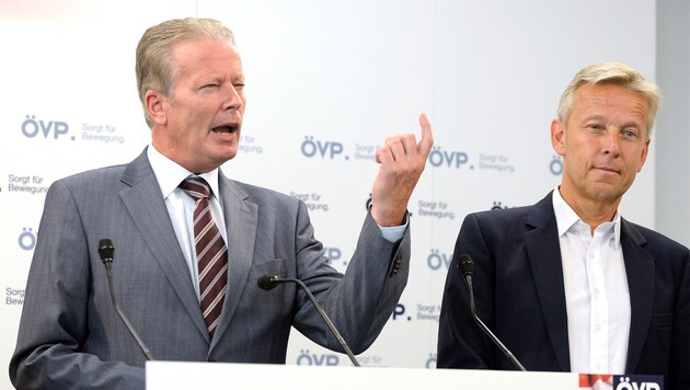 ÖVP-Parteichef Reinhold Mitterlehner und ÖVP-Klubobmann Reinhold Lopatka (Bild: APA/HANS KLAUS TECHT)
