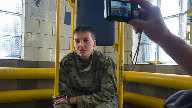 Sawtschenko in russischer Haft (Bild: AP)