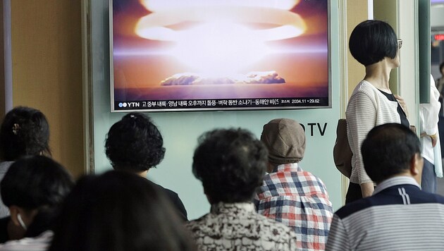 Besorgte Südkoreaner verfolgten am 3. September einen TV-Bericht über den nordkoreanischen Atomtest. (Bild: AP)