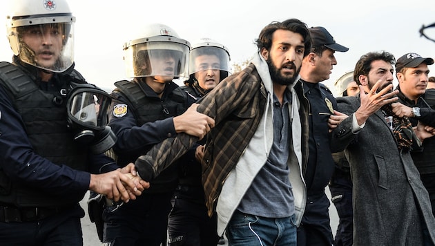 Die Verhaftungswelle in der Türkei reißt nicht ab. (Bild: AFP)