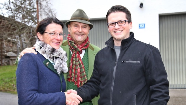 Regina Pamminger und Albert Jäger mit dem sichtlich erleichterten Enkel Marco Schögl (v. li.). (Bild: Marion Hörmandinger)